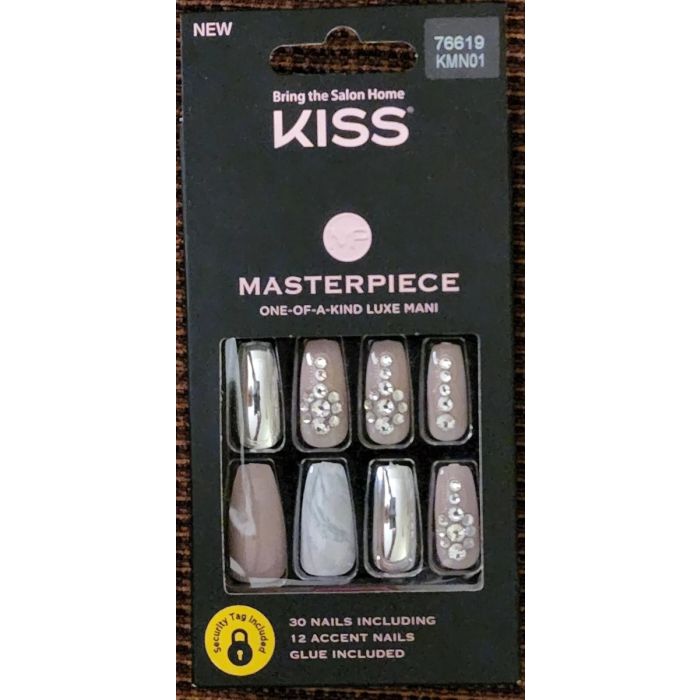 Kiss Masterpiece Nails one-of-a-kind luxe mani KMNO1